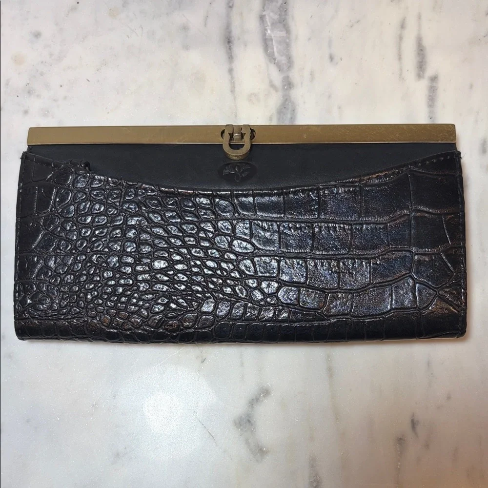 Buxton Faux Crocodile-Embossed Wallet/clutch 🐊